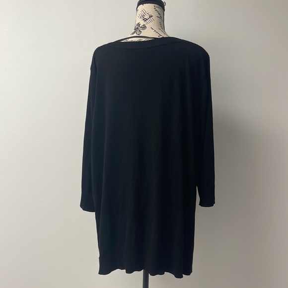 In good used condition Woman’s Cable & Gauge sweater. Size is 2X. - Picture 12 of 16